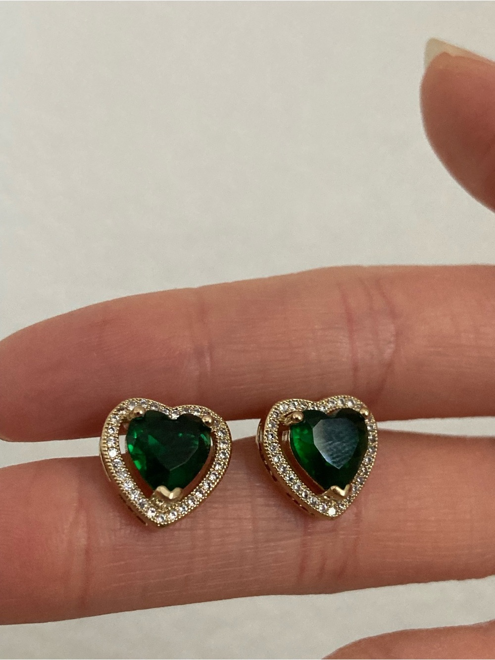New Vanessa Mooney THE MINI HEART EARRINGS EMERALD - Picture 6 of 7